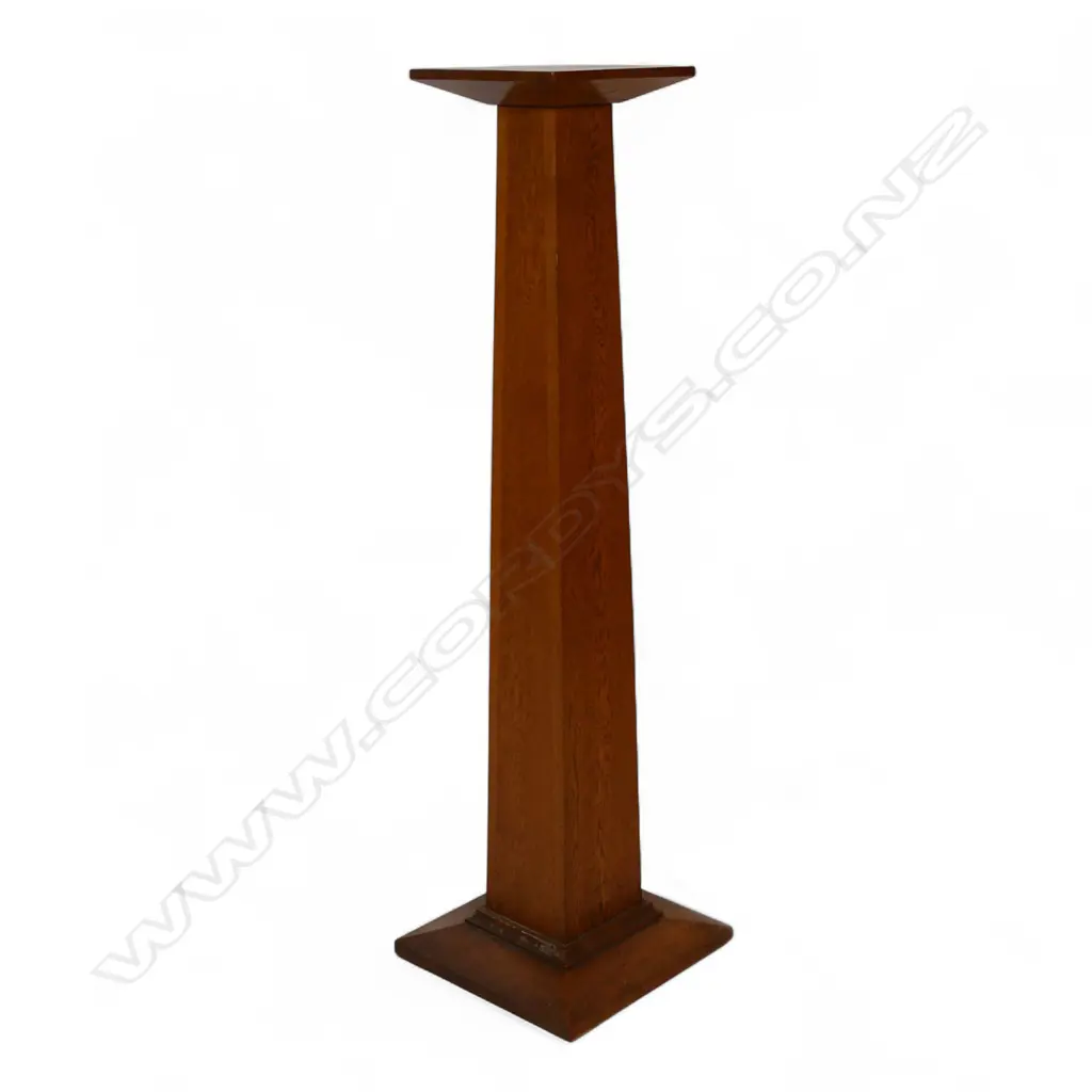 An Art Deco oak pedestal, Image 1++
